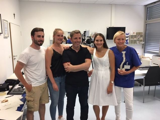 Gruppenfoto Team vom Dreh zum Skoliosevideo