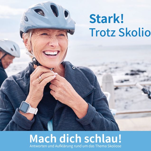 ältere Frau mit Fahrradhelm
