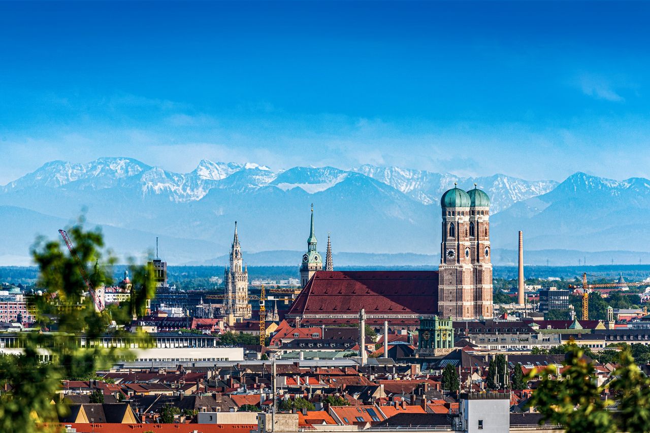 Blick auf München und Alpen, mit Frauenkirche Blick auf München und Alpen, mit Frauenkirche