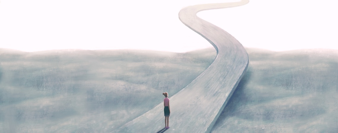 Person, die einen langen einsamen Weg vor sich hat Person, die einen langen einsamen Weg vor sich hat