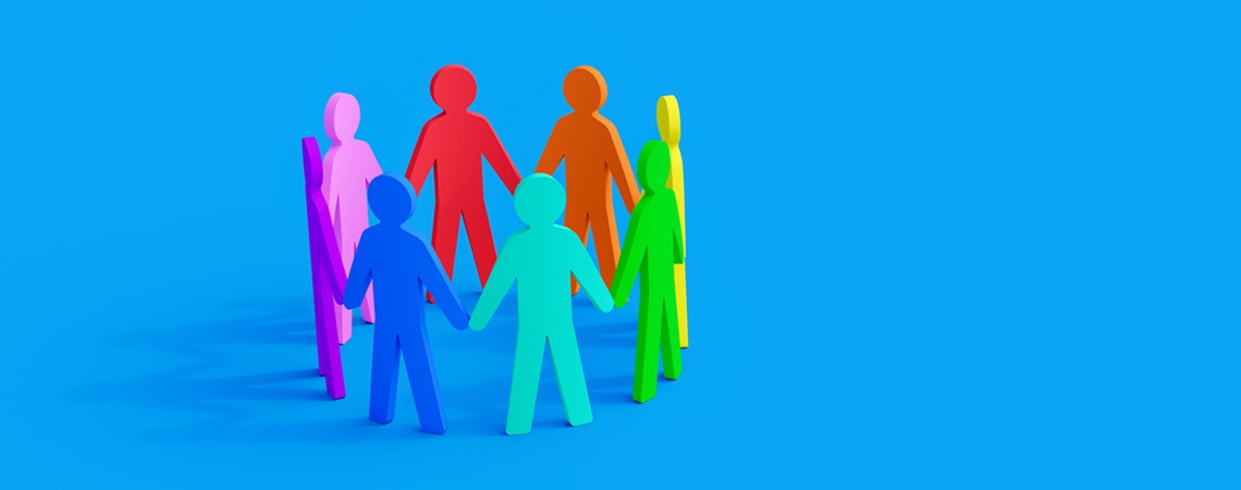 bunte Püppchen bilden einen Kreis und fassen sich an den Händen