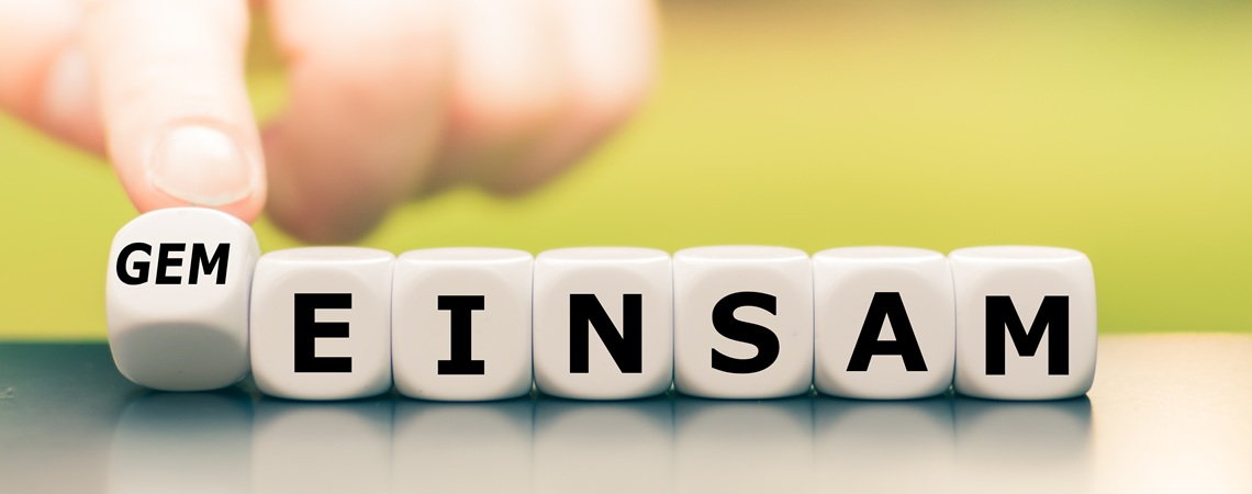 das Wort "Gemeinsam" mit Würfeln gebildet